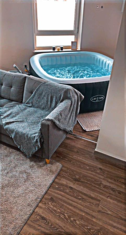 Appartement Cosy Et Chaleureux Avec Jacuzzi Seraing Bagian luar foto